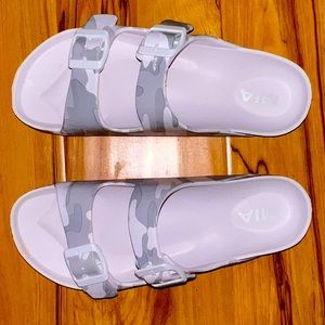 Mia slides